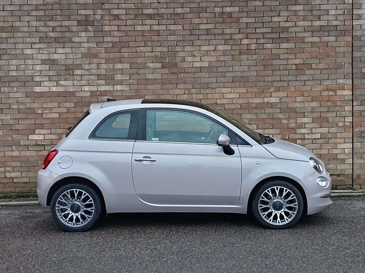 A 2019 FIAT 500 1.2 Star Hatchback 3dr Petrol Manual Euro 6 (s/s) (69 bhp) A 2019 FIAT 500 1.2 Star Hatchback 3dr Petrol Manual Euro 6 (s/s) (69 bhp)