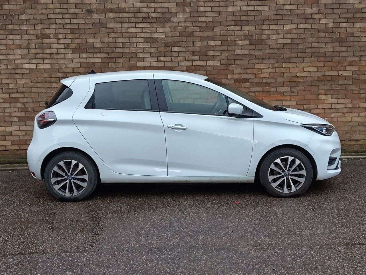 A 2021 RENAULT ZOE R135 52kWh GT Line Hatchback 5dr Electric Auto (i, Rapid Charge) (134 bhp) A 2021 RENAULT ZOE R135 52kWh GT Line Hatchback 5dr Electric Auto (i, Rapid Charge) (134 bhp)