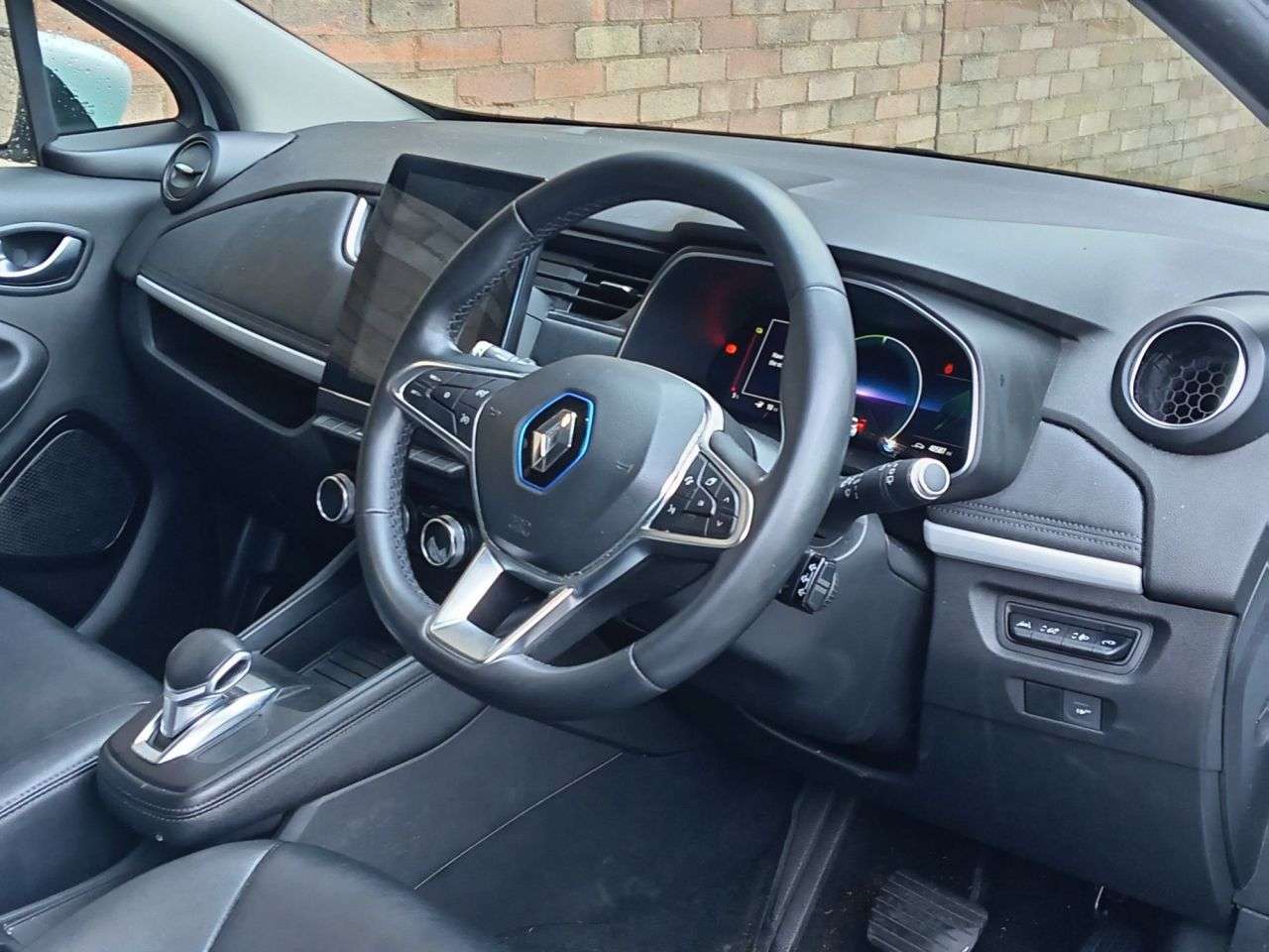 A 2021 RENAULT ZOE R135 52kWh GT Line Hatchback 5dr Electric Auto (i, Rapid Charge) (134 bhp) A 2021 RENAULT ZOE R135 52kWh GT Line Hatchback 5dr Electric Auto (i, Rapid Charge) (134 bhp)