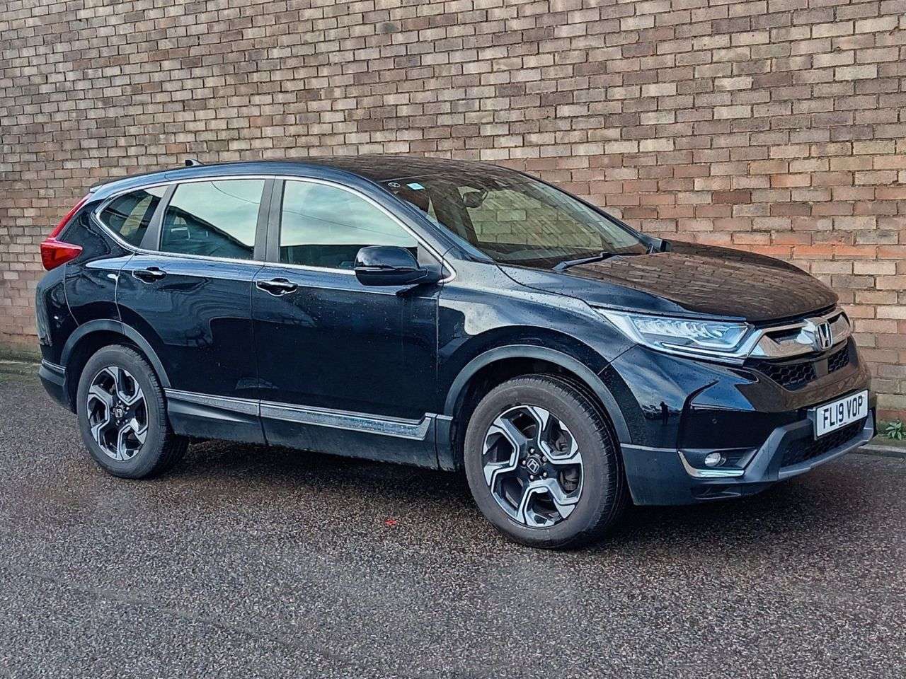 A 2019 HONDA CR-V 1.5 VTEC Turbo SE SUV 5dr Petrol Manual 4WD Euro 6 (s/s) (7 seat) (173 ps) A 2019 HONDA CR-V 1.5 VTEC Turbo SE SUV 5dr Petrol Manual 4WD Euro 6 (s/s) (7 seat) (173 ps)