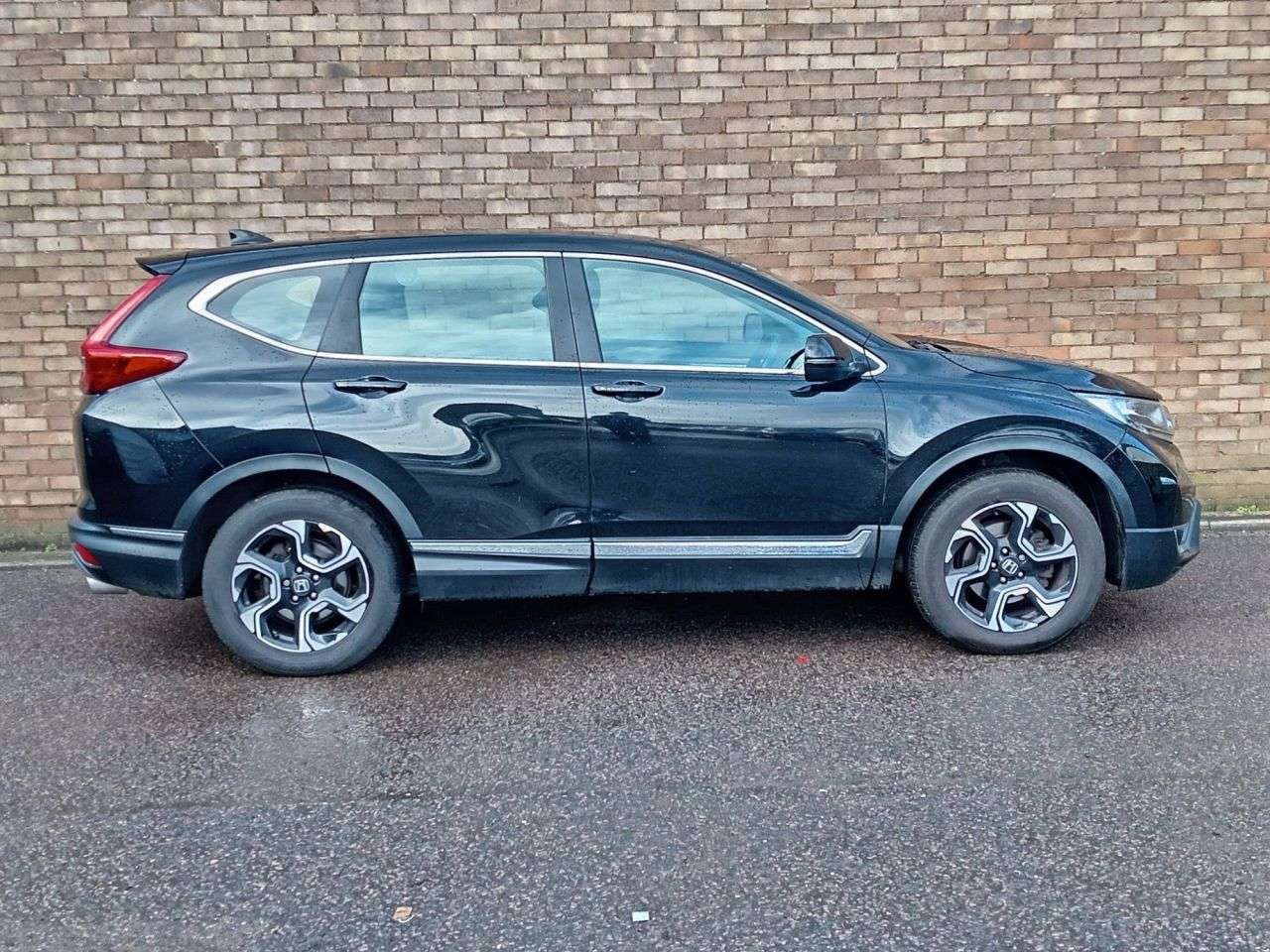 A 2019 HONDA CR-V 1.5 VTEC Turbo SE SUV 5dr Petrol Manual 4WD Euro 6 (s/s) (7 seat) (173 ps) A 2019 HONDA CR-V 1.5 VTEC Turbo SE SUV 5dr Petrol Manual 4WD Euro 6 (s/s) (7 seat) (173 ps)