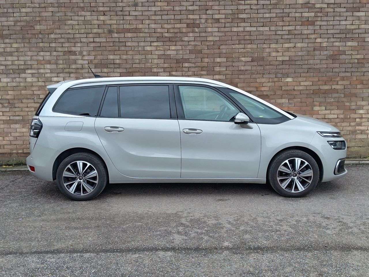 A 2018 CITROEN GRAND C4 SPACETOURER 1.2 PureTech GPF Flair MPV 5dr Petrol Manual Euro 6 (s/s) (130 ps) A 2018 CITROEN GRAND C4 SPACETOURER 1.2 PureTech GPF Flair MPV 5dr Petrol Manual Euro 6 (s/s) (130 ps)