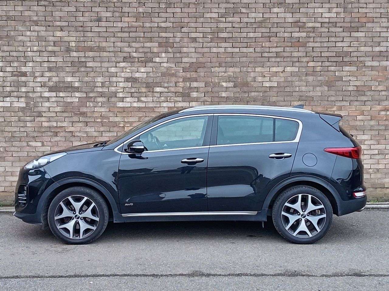 A 2017 KIA SPORTAGE 1.6 T-GDi GT-Line SUV 5dr Petrol Manual AWD Euro 6 (174 bhp) A 2017 KIA SPORTAGE 1.6 T-GDi GT-Line SUV 5dr Petrol Manual AWD Euro 6 (174 bhp)