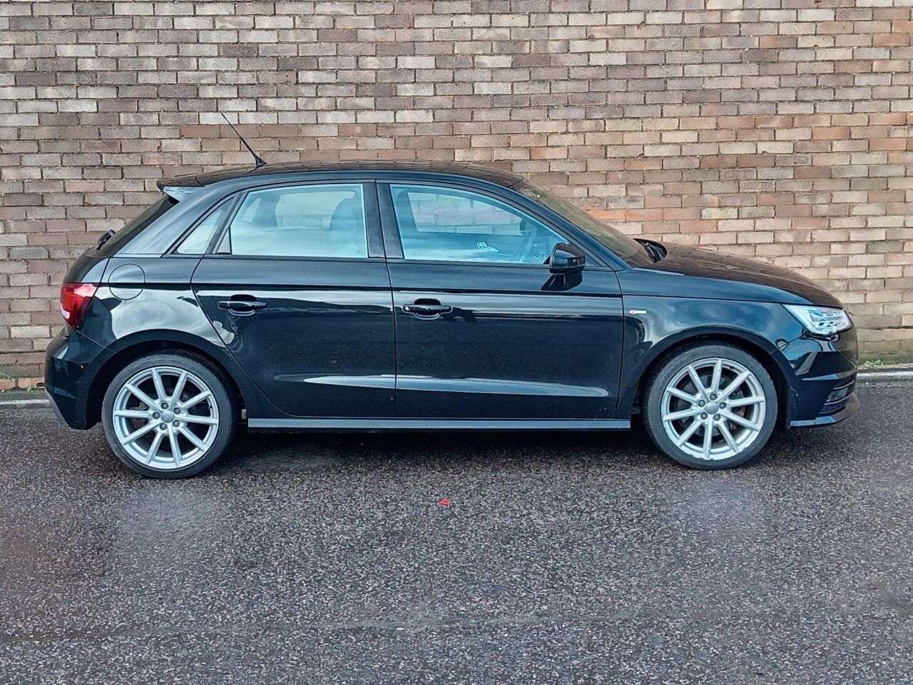 A 2018 AUDI A1 1.4 TFSI S line Sportback 5dr Petrol Manual Euro 6 (s/s) (Nav) (125 ps) A 2018 AUDI A1 1.4 TFSI S line Sportback 5dr Petrol Manual Euro 6 (s/s) (Nav) (125 ps)