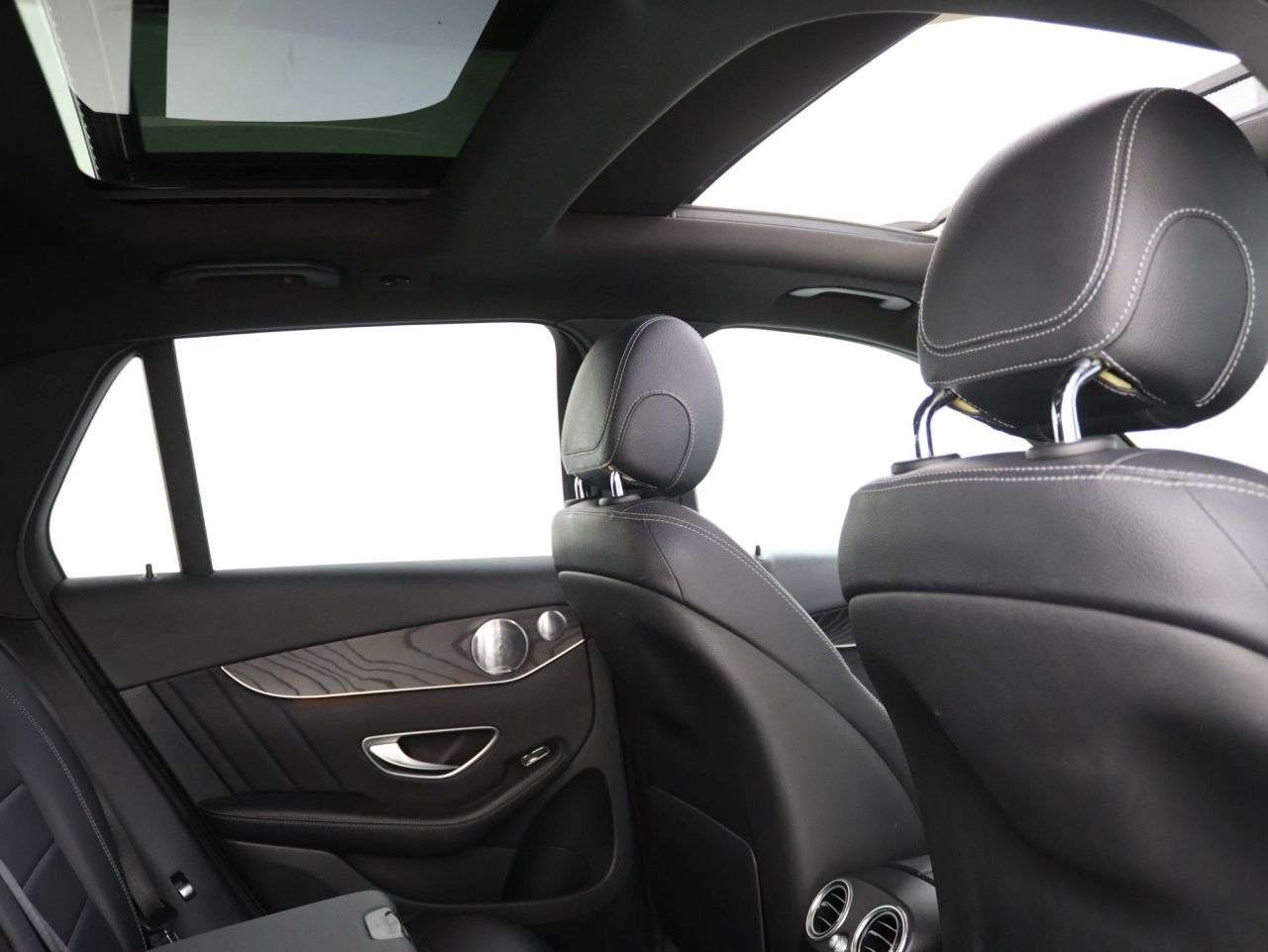 A 2018 MERCEDES-BENZ GLC CLASS 3.0 GLC350d V6 AMG Line (Premium Plus) SUV 5dr Diesel G-Tronic 4MATIC Euro A 2018 MERCEDES-BENZ GLC CLASS 3.0 GLC350d V6 AMG Line (Premium Plus) SUV 5dr Diesel G-Tronic 4MATIC Euro