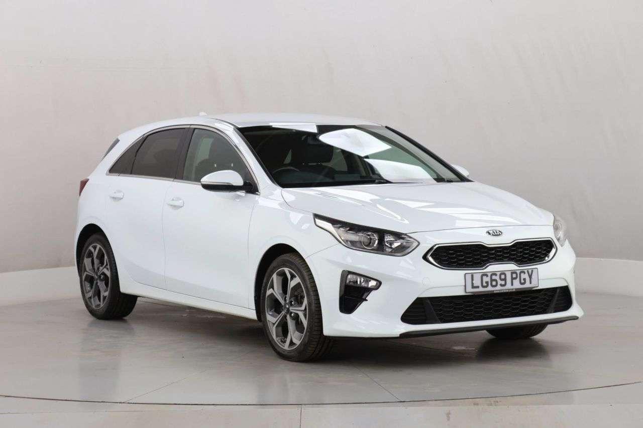 A 2019 KIA CEED 1.6 CRDi 3 Hatchback 5dr Diesel DCT Euro 6 (s/s) (114 bhp) A 2019 KIA CEED 1.6 CRDi 3 Hatchback 5dr Diesel DCT Euro 6 (s/s) (114 bhp)