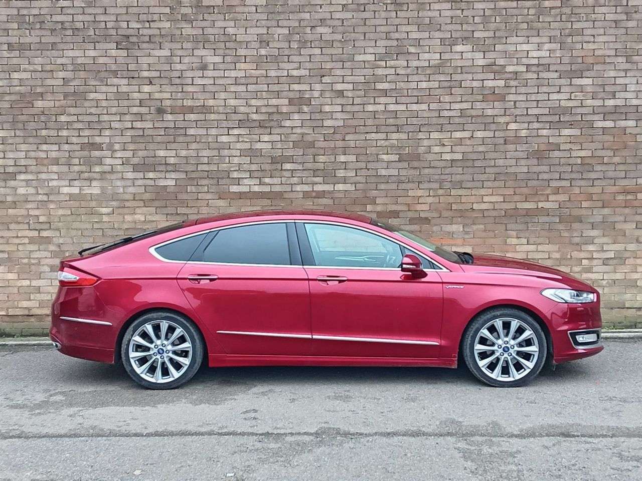 A 2017 FORD MONDEO 2.0 TDCi Duratorq Vignale Hatchback 5dr Diesel Manual Euro 6 (s/s) (180 ps) A 2017 FORD MONDEO 2.0 TDCi Duratorq Vignale Hatchback 5dr Diesel Manual Euro 6 (s/s) (180 ps)