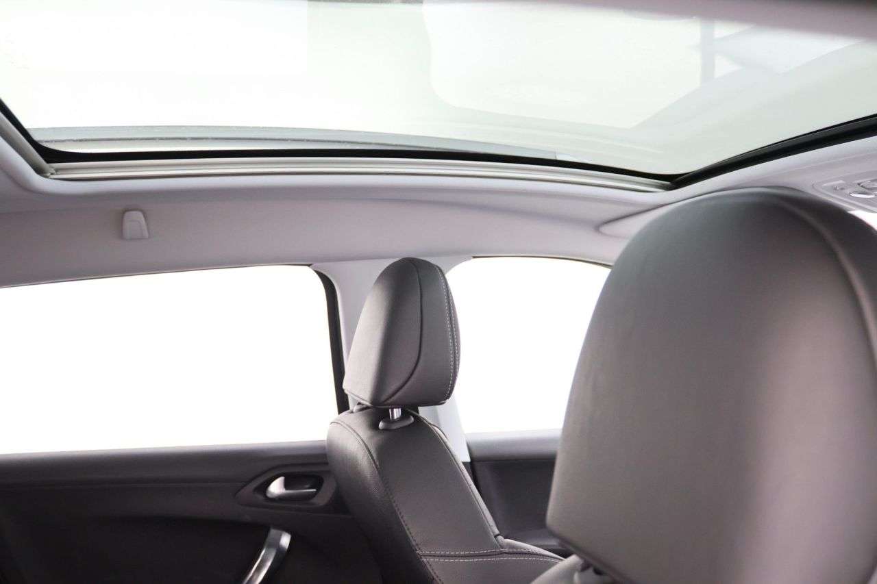 A 2014 PEUGEOT 2008 1.6 e-HDi Feline SUV 5dr Diesel Manual Euro 5 (s/s) (Mistral) (115 ps) A 2014 PEUGEOT 2008 1.6 e-HDi Feline SUV 5dr Diesel Manual Euro 5 (s/s) (Mistral) (115 ps)