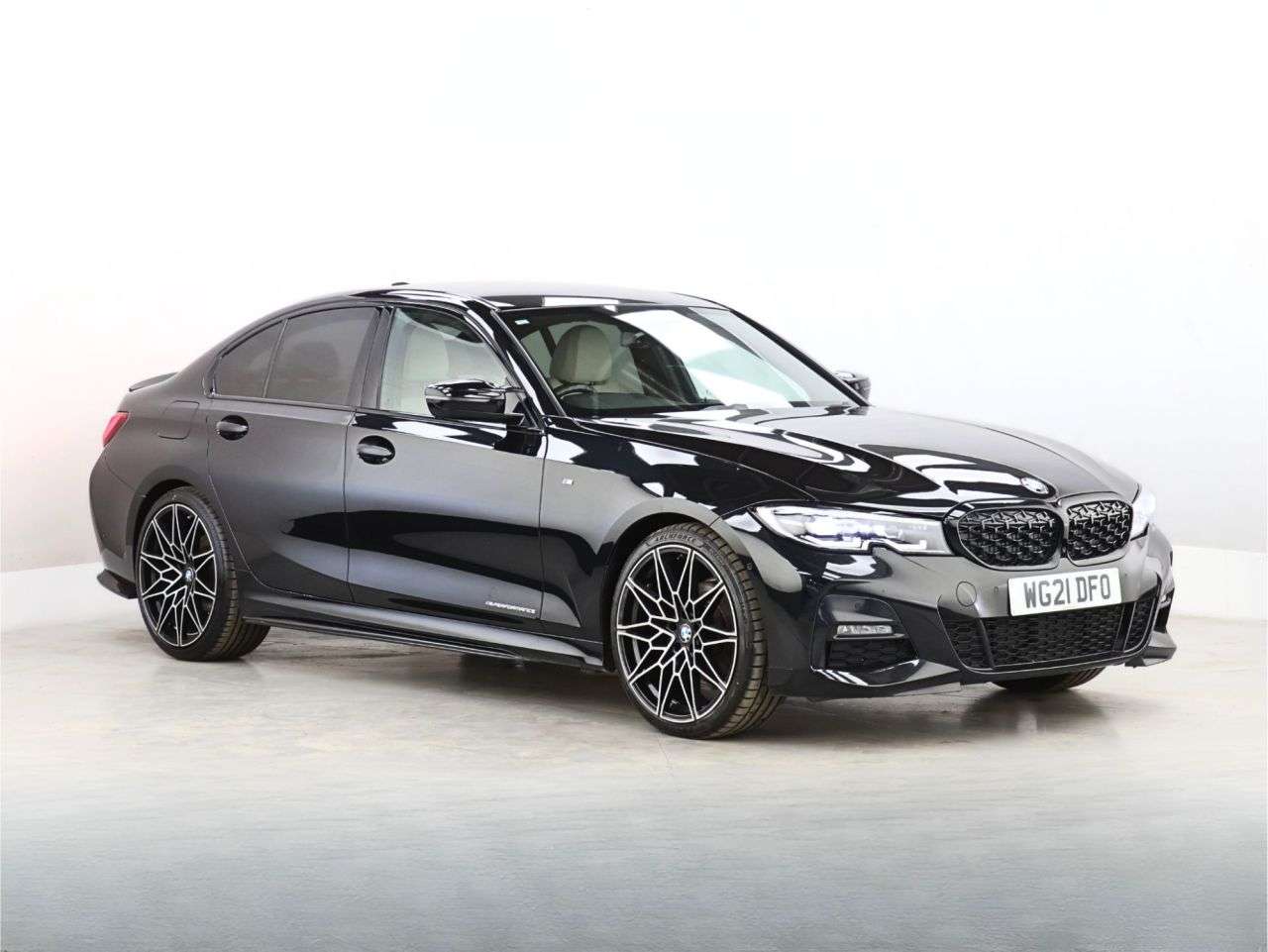A 2021 BMW 3 SERIES 2.0 320i M Sport Saloon 4dr Petrol Auto xDrive Euro 6 (s/s) (184 ps) A 2021 BMW 3 SERIES 2.0 320i M Sport Saloon 4dr Petrol Auto xDrive Euro 6 (s/s) (184 ps)