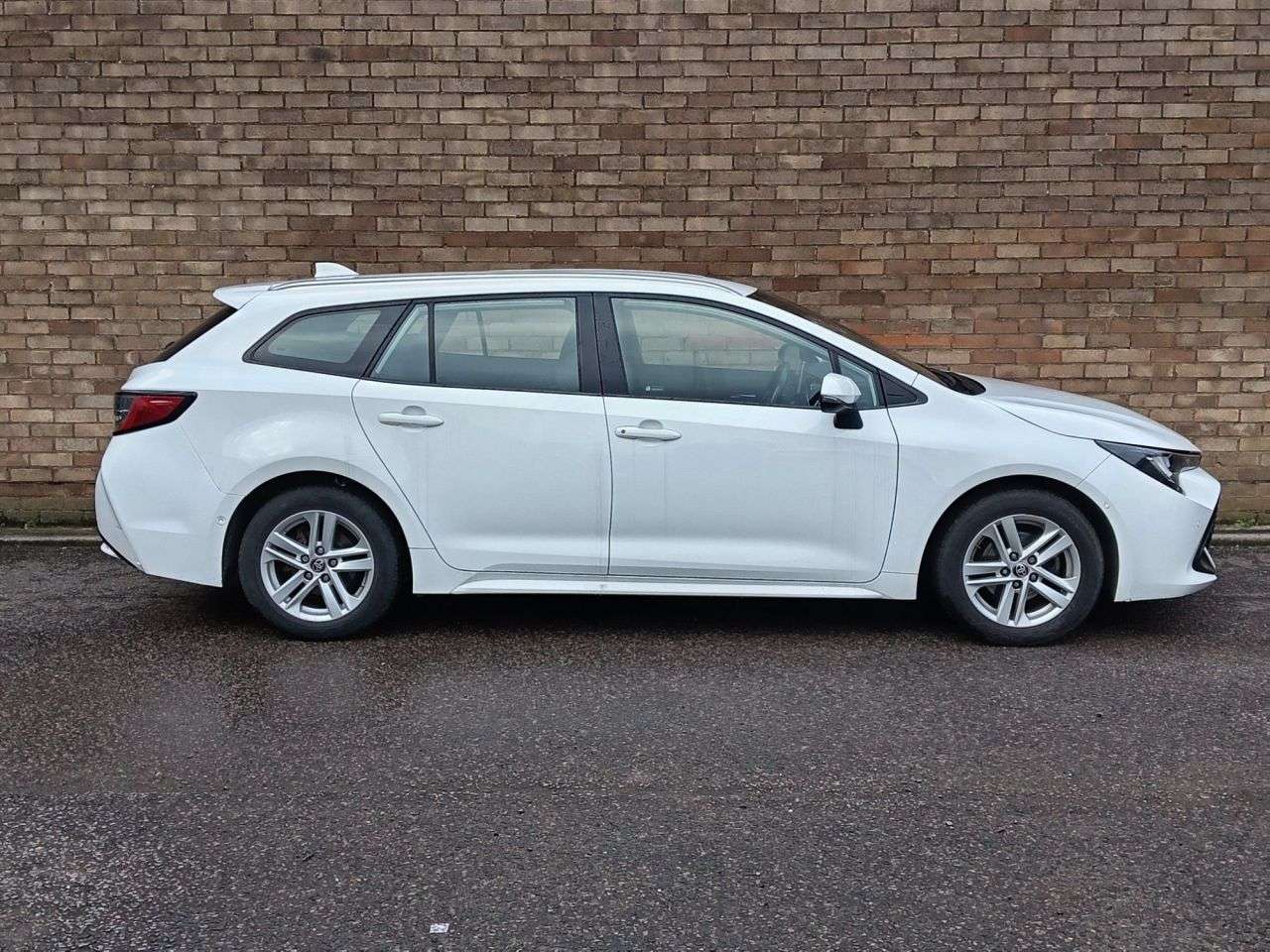 A 2022 TOYOTA COROLLA 1.8 VVT-h GPF Icon Tech Touring Sports 5dr Petrol Hybrid CVT Euro 6 (s/s) ( A 2022 TOYOTA COROLLA 1.8 VVT-h GPF Icon Tech Touring Sports 5dr Petrol Hybrid CVT Euro 6 (s/s) (