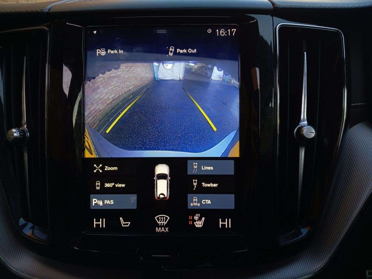 A 2019 VOLVO XC60 2.0 B5 MHEV R-Design Pro SUV 5dr Diesel Hybrid Auto AWD Euro 6 (s/s) (235 p A 2019 VOLVO XC60 2.0 B5 MHEV R-Design Pro SUV 5dr Diesel Hybrid Auto AWD Euro 6 (s/s) (235 p