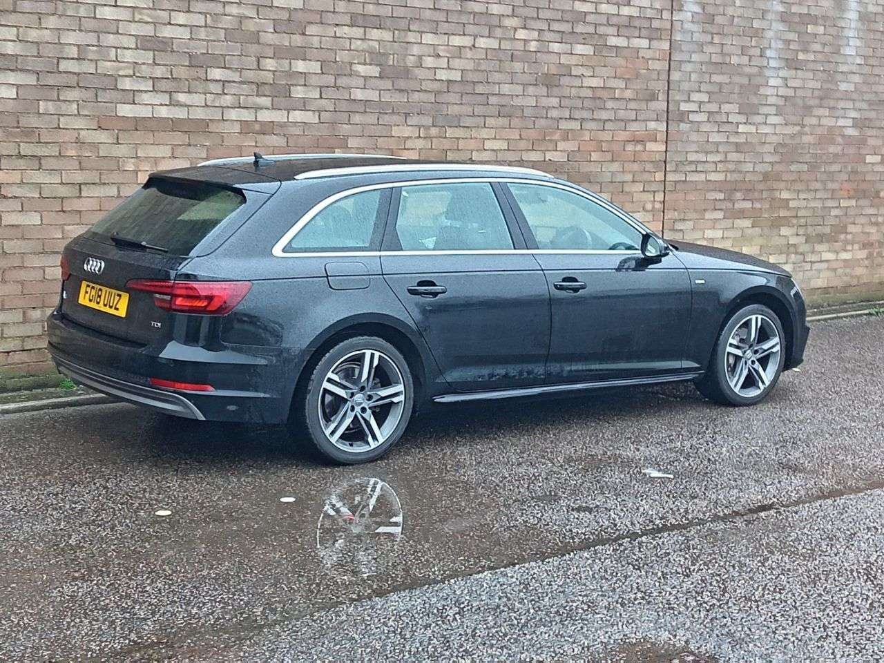 A 2018 AUDI A4 AVANT 2.0 TDI ultra S line Estate 5dr Diesel S Tronic Euro 6 (s/s) (190 ps) A 2018 AUDI A4 AVANT 2.0 TDI ultra S line Estate 5dr Diesel S Tronic Euro 6 (s/s) (190 ps)