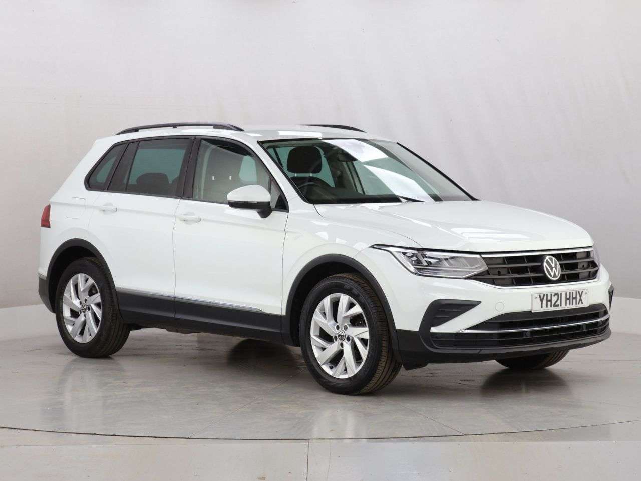 A 2021 VOLKSWAGEN TIGUAN 1.5 TSI Life SUV 5dr Petrol DSG Euro 6 (s/s) (150 ps) A 2021 VOLKSWAGEN TIGUAN 1.5 TSI Life SUV 5dr Petrol DSG Euro 6 (s/s) (150 ps)