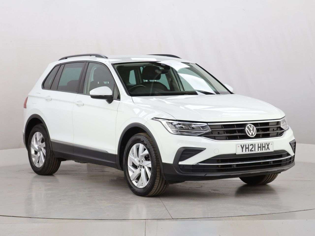 A 2021 VOLKSWAGEN TIGUAN 1.5 TSI Life SUV 5dr Petrol DSG Euro 6 (s/s) (150 ps) A 2021 VOLKSWAGEN TIGUAN 1.5 TSI Life SUV 5dr Petrol DSG Euro 6 (s/s) (150 ps)