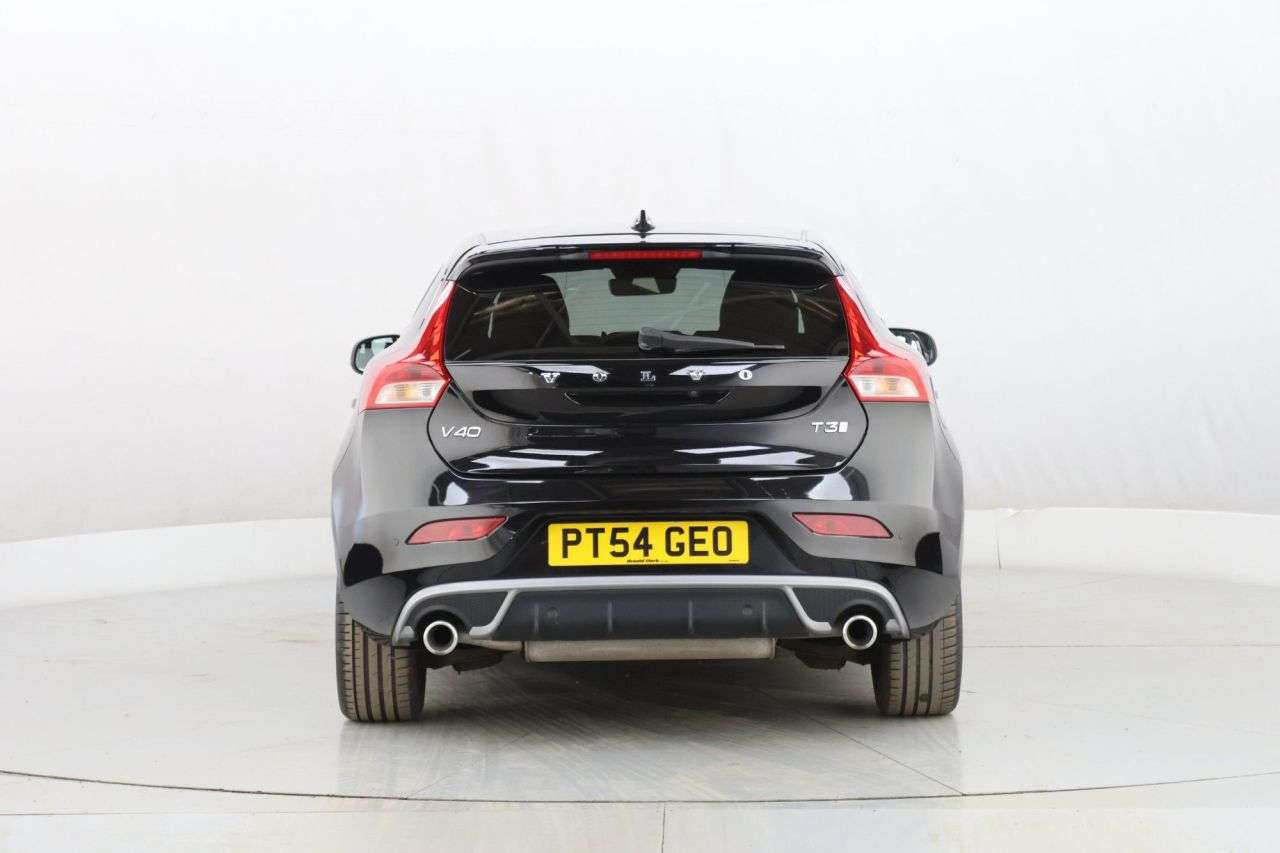 2019 VOLVO V40 2019 VOLVO V40