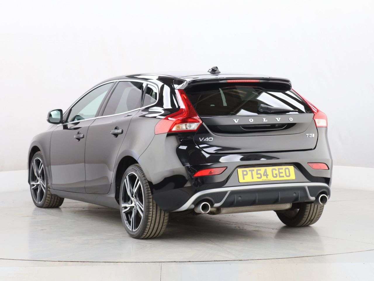 2019 VOLVO V40 2019 VOLVO V40