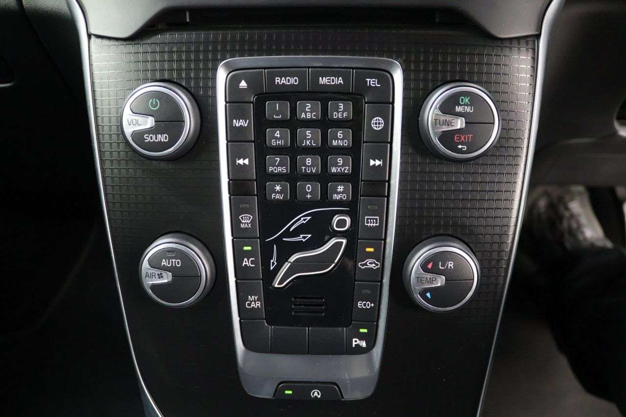 2019 VOLVO V40 2019 VOLVO V40