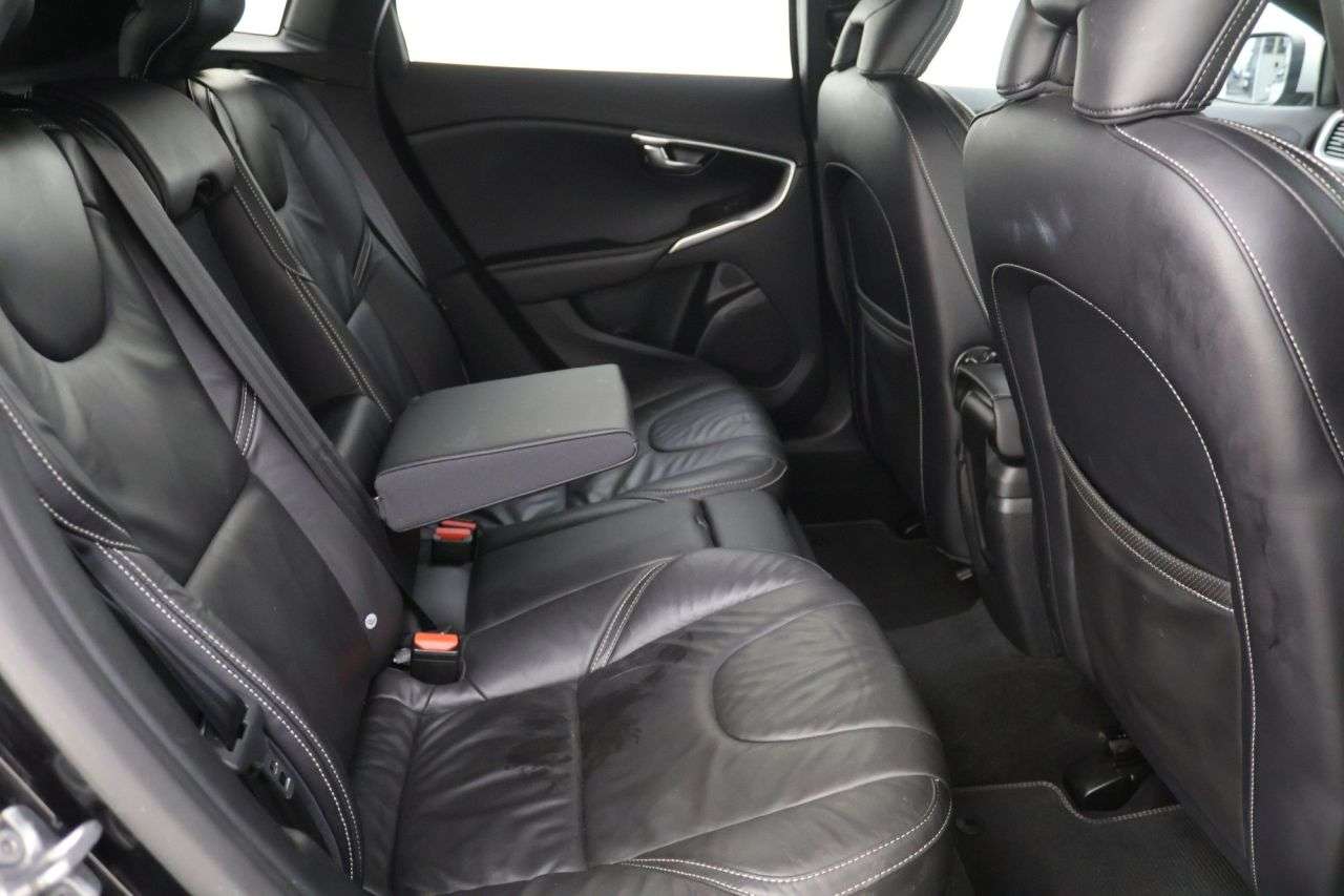 2019 VOLVO V40 2019 VOLVO V40