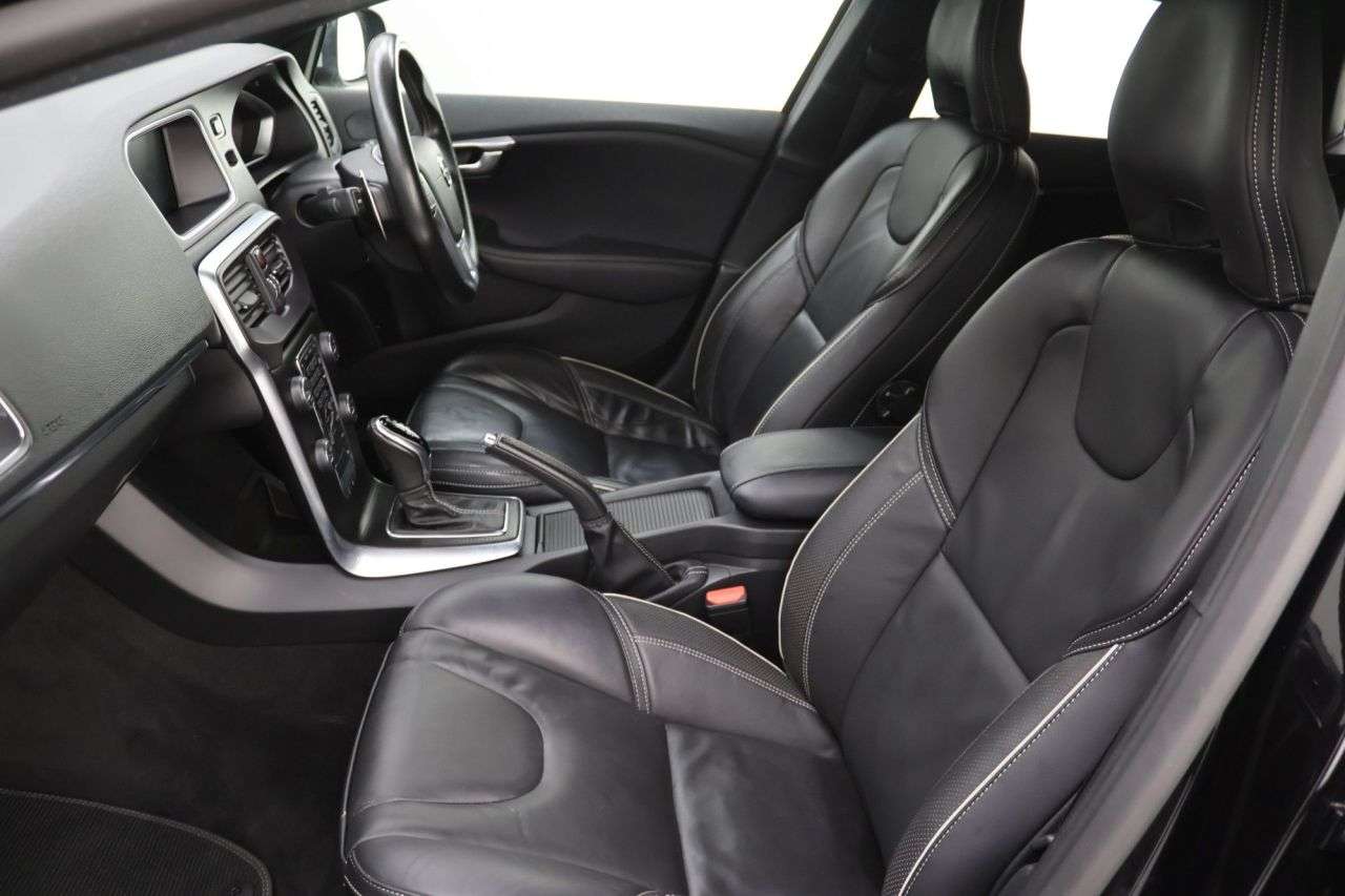 2019 VOLVO V40 2019 VOLVO V40