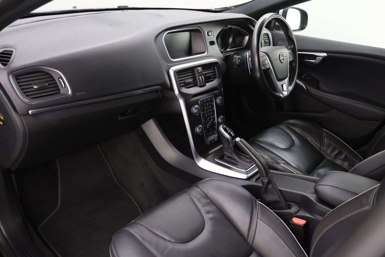 2019 VOLVO V40 2019 VOLVO V40