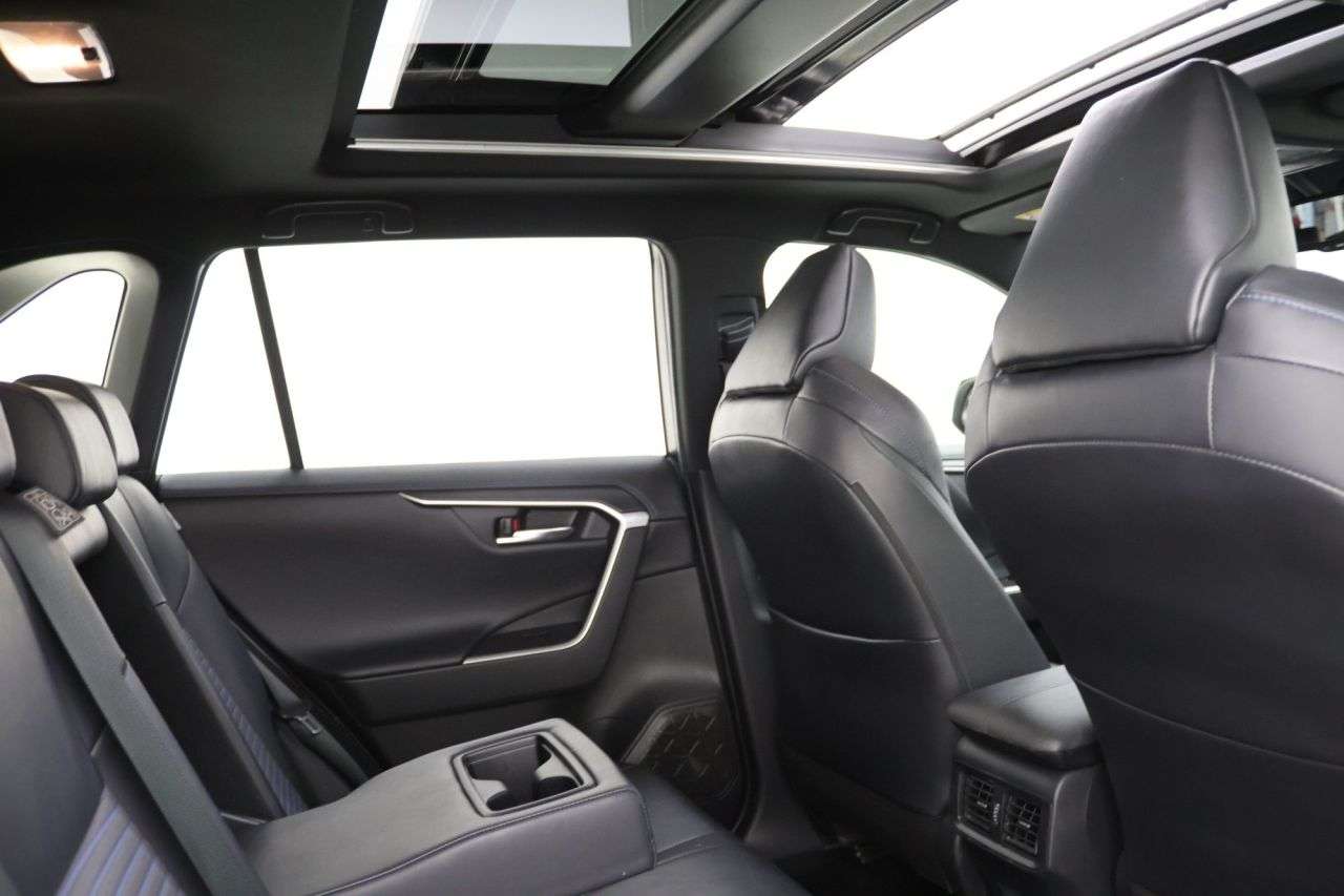 A 2021 TOYOTA RAV4 2.5 VVT-h GPF Dynamic SUV 5dr Petrol Hybrid CVT Euro 6 (s/s) (218 ps) A 2021 TOYOTA RAV4 2.5 VVT-h GPF Dynamic SUV 5dr Petrol Hybrid CVT Euro 6 (s/s) (218 ps)