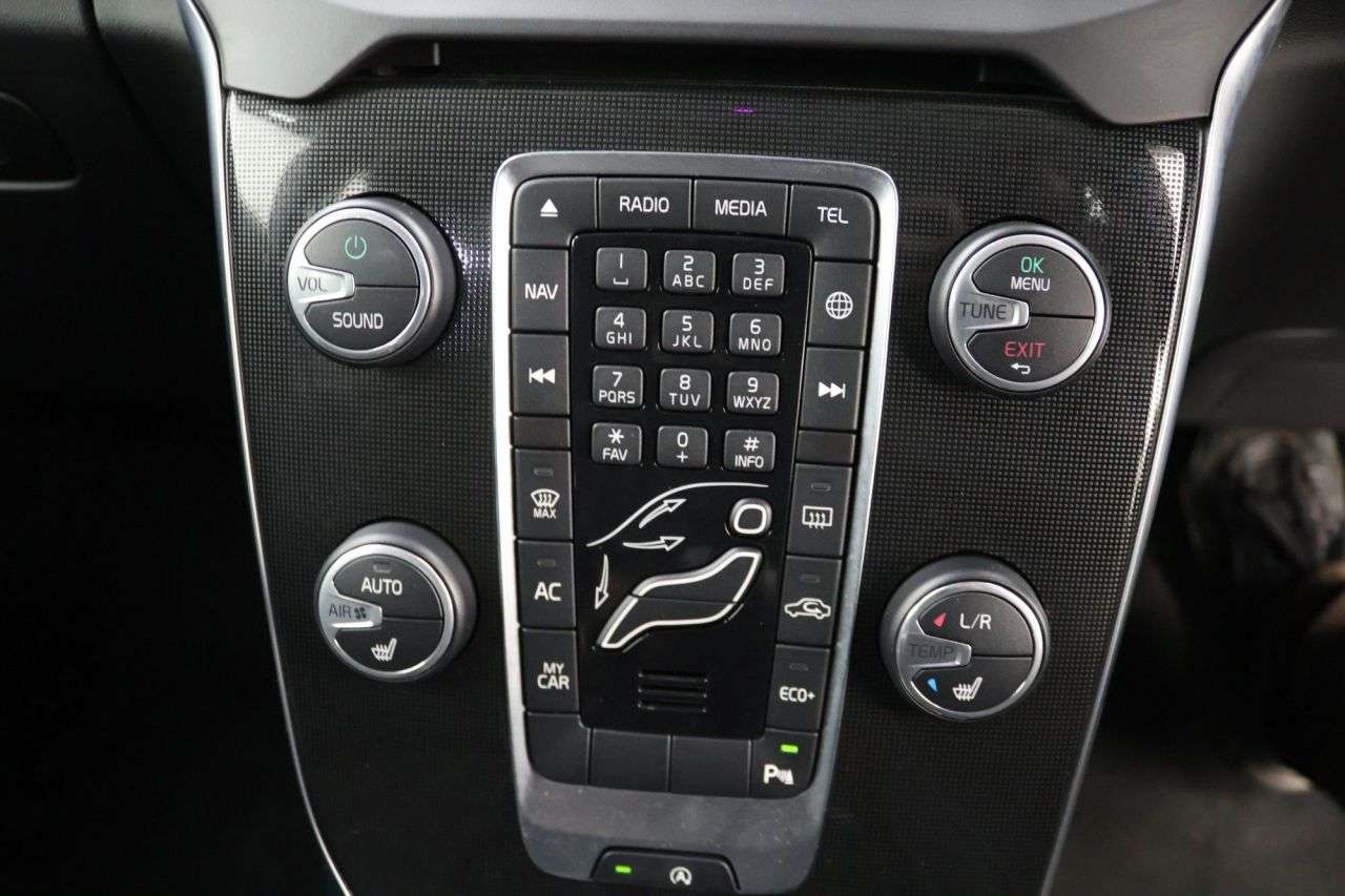 2019 VOLVO V40 2019 VOLVO V40