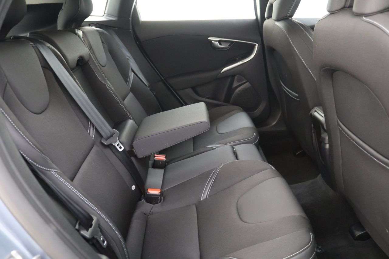 2019 VOLVO V40 2019 VOLVO V40