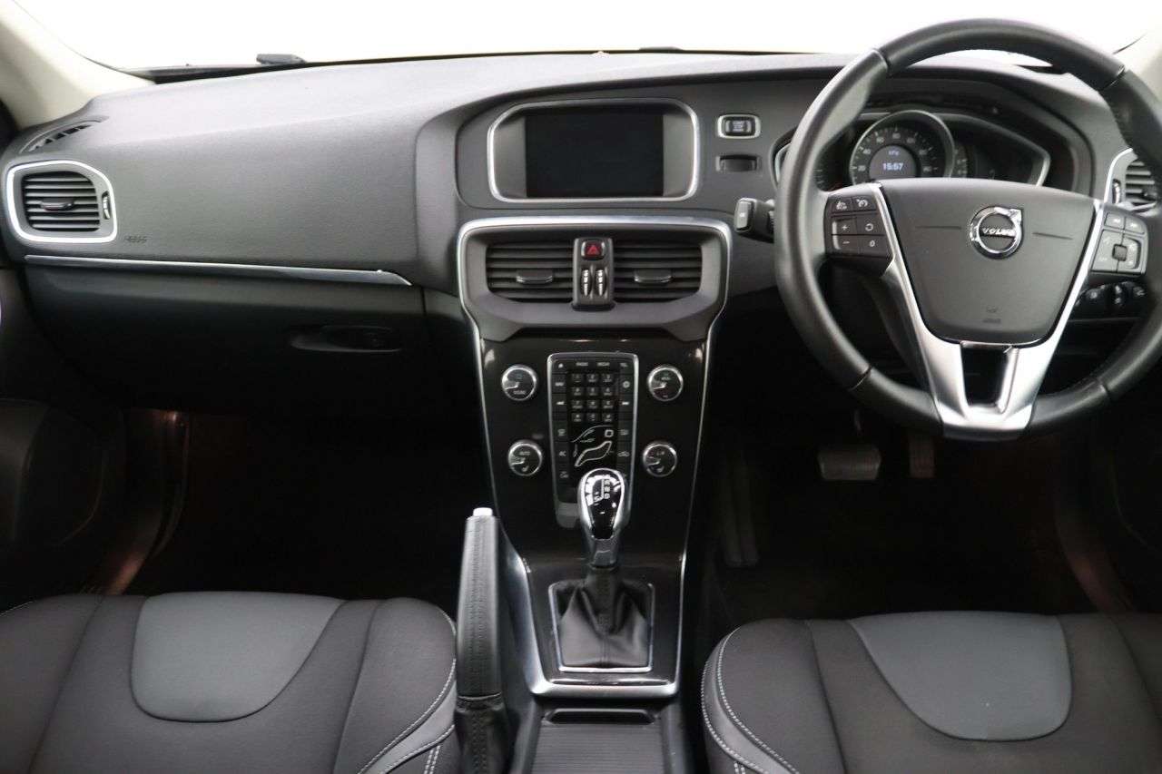 2019 VOLVO V40 2019 VOLVO V40