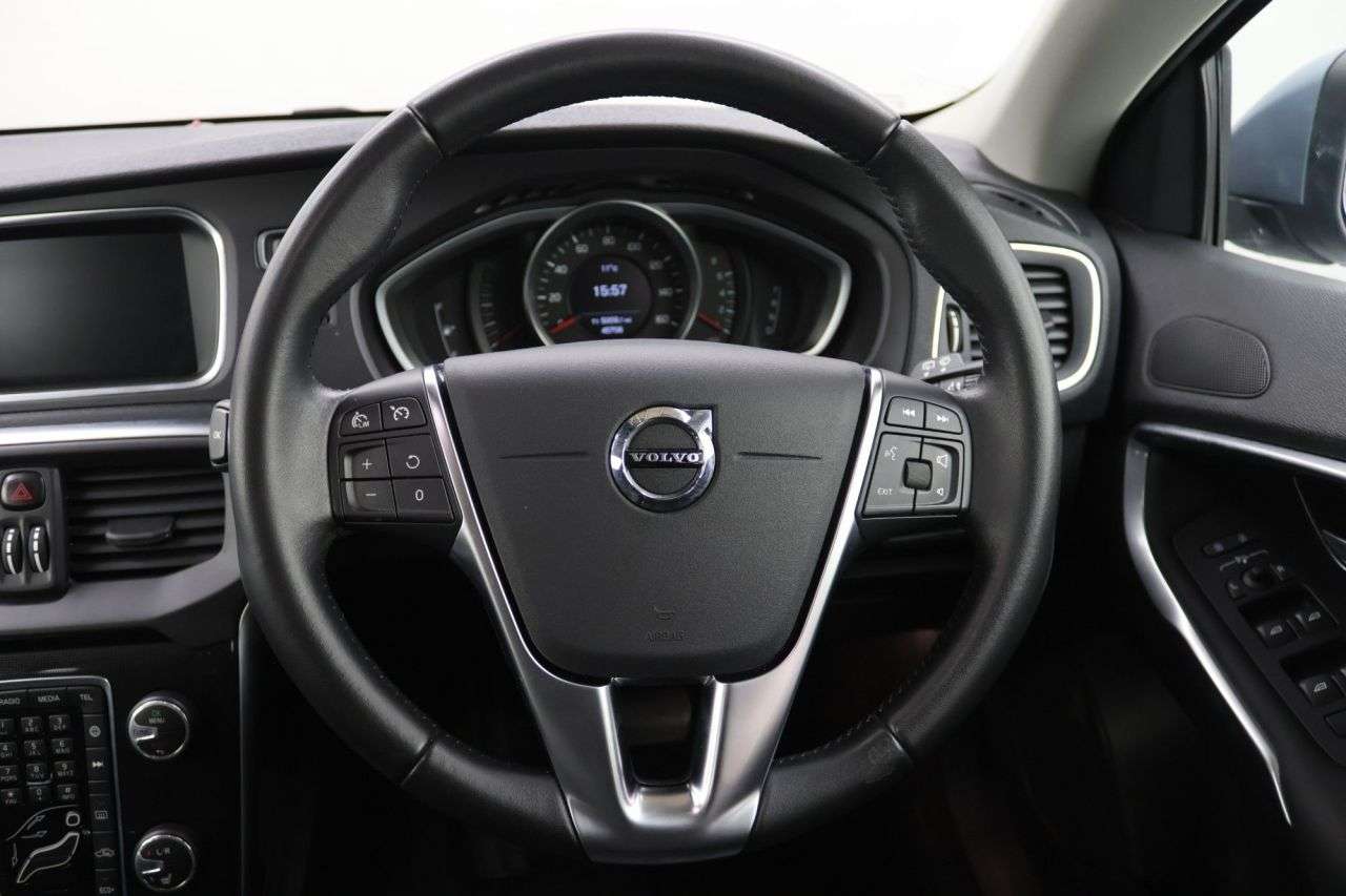 2019 VOLVO V40 2019 VOLVO V40