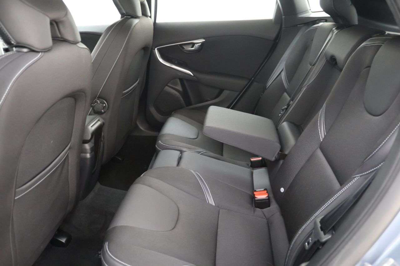 2019 VOLVO V40 2019 VOLVO V40