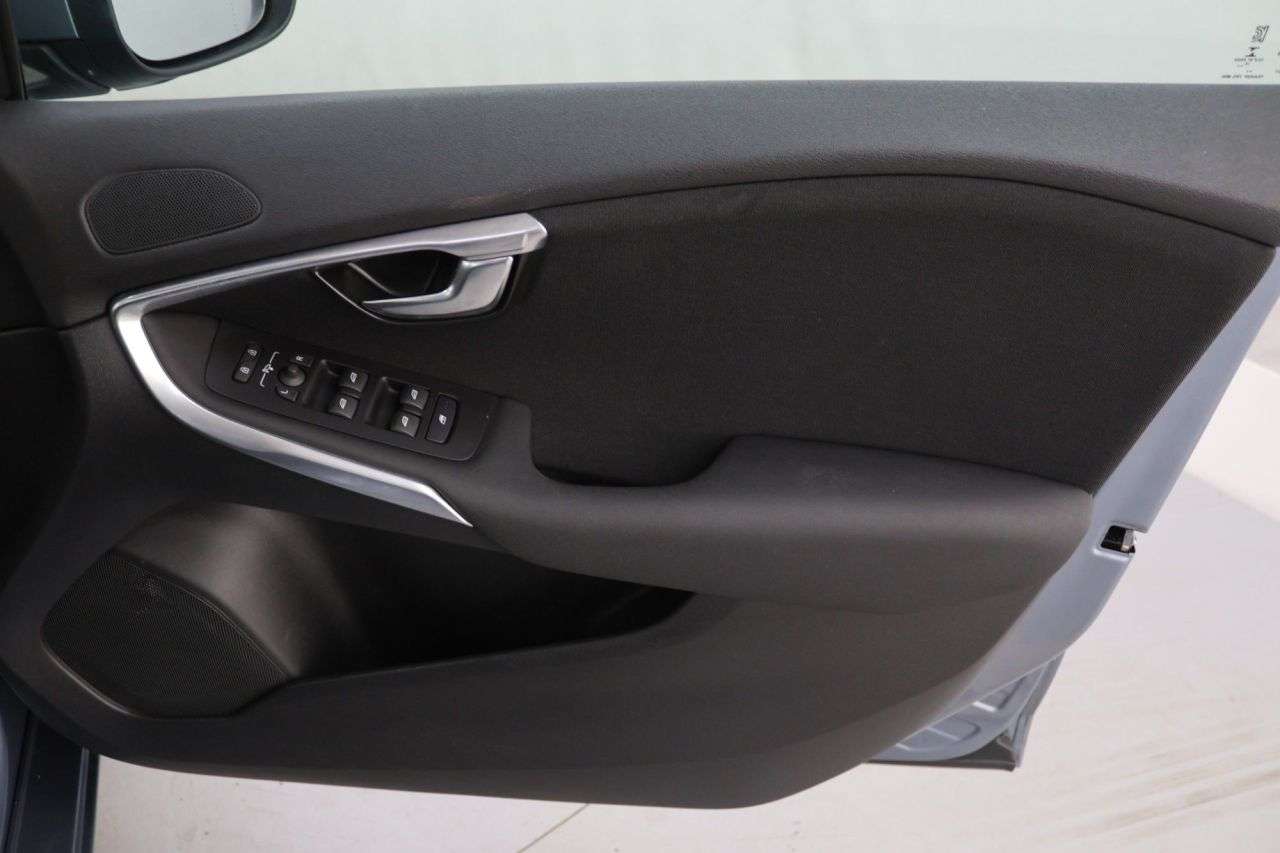 2019 VOLVO V40 2019 VOLVO V40