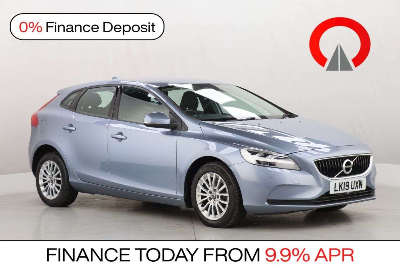 A 2019 VOLVO V40 1.5 T2 GPF Momentum Nav Plus Hatchback 5dr Petrol Auto Euro 6 (s/s) (122 ps A 2019 VOLVO V40 1.5 T2 GPF Momentum Nav Plus Hatchback 5dr Petrol Auto Euro 6 (s/s) (122 ps