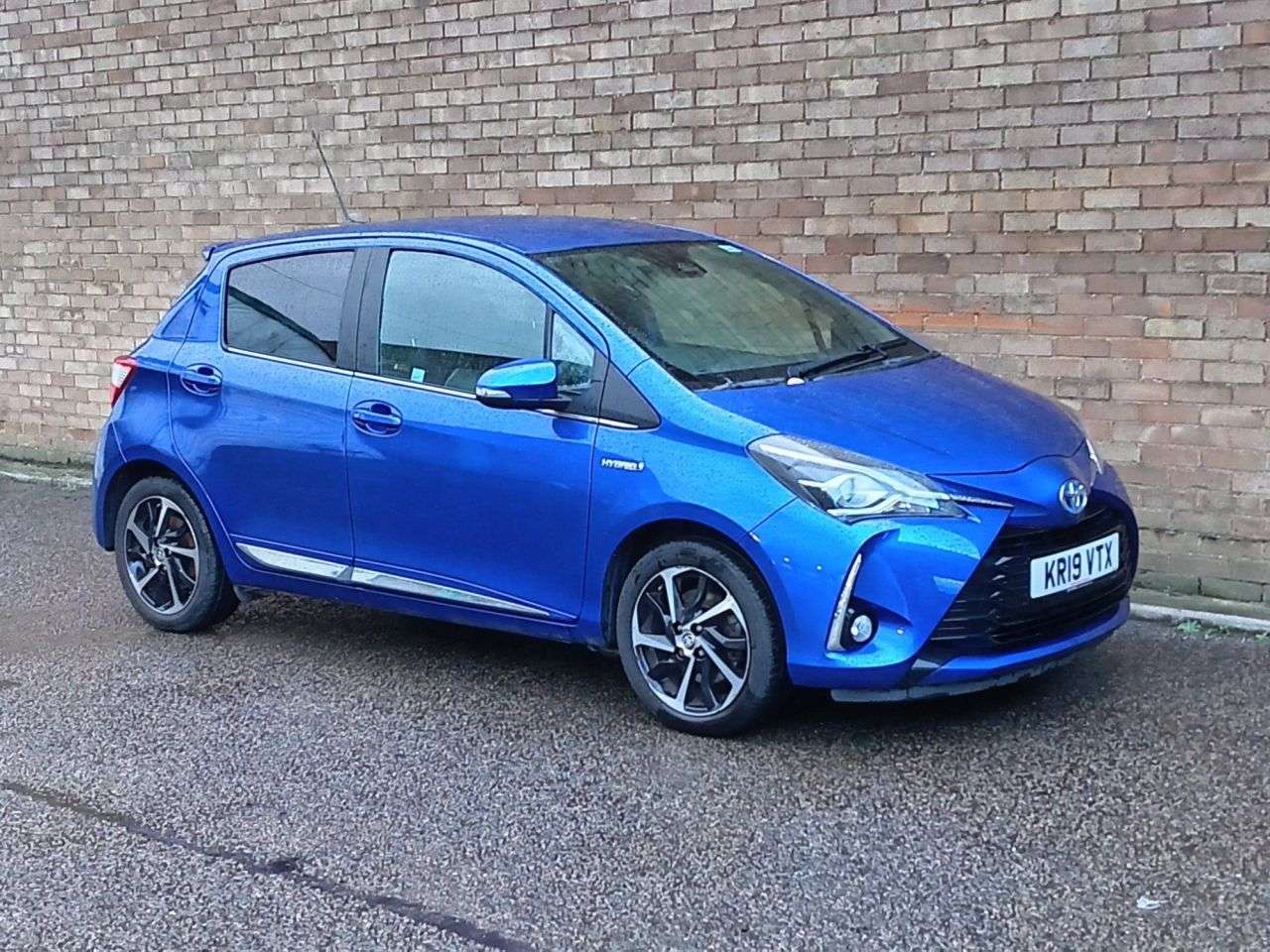 A 2019 TOYOTA YARIS 1.5 VVT-h Excel Hatchback 5dr Petrol Hybrid E-CVT Euro 6 (s/s) (100 ps) A 2019 TOYOTA YARIS 1.5 VVT-h Excel Hatchback 5dr Petrol Hybrid E-CVT Euro 6 (s/s) (100 ps)