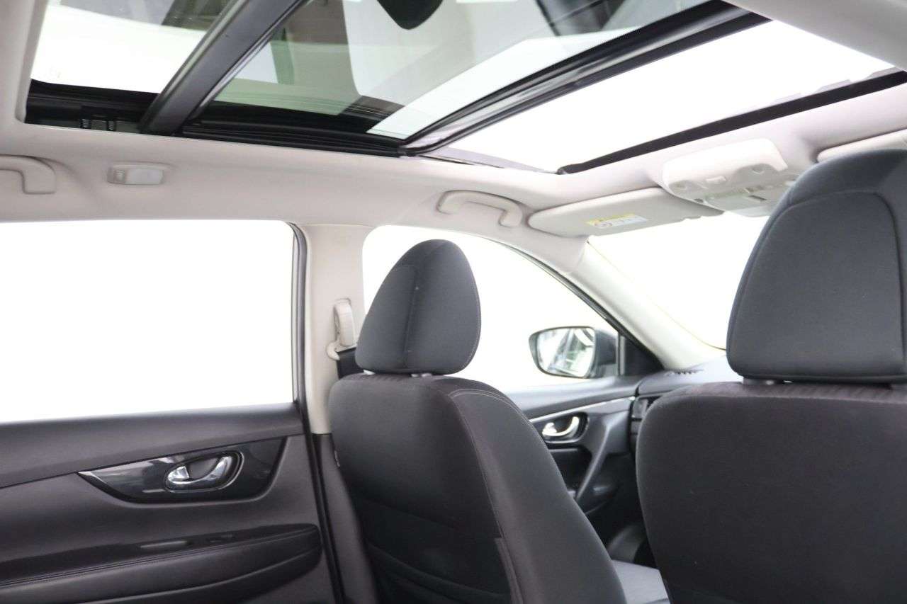 A 2019 NISSAN X-TRAIL 1.3 DIG-T N-Connecta SUV 5dr Petrol DCT Auto Euro 6 (s/s) (160 ps) A 2019 NISSAN X-TRAIL 1.3 DIG-T N-Connecta SUV 5dr Petrol DCT Auto Euro 6 (s/s) (160 ps)