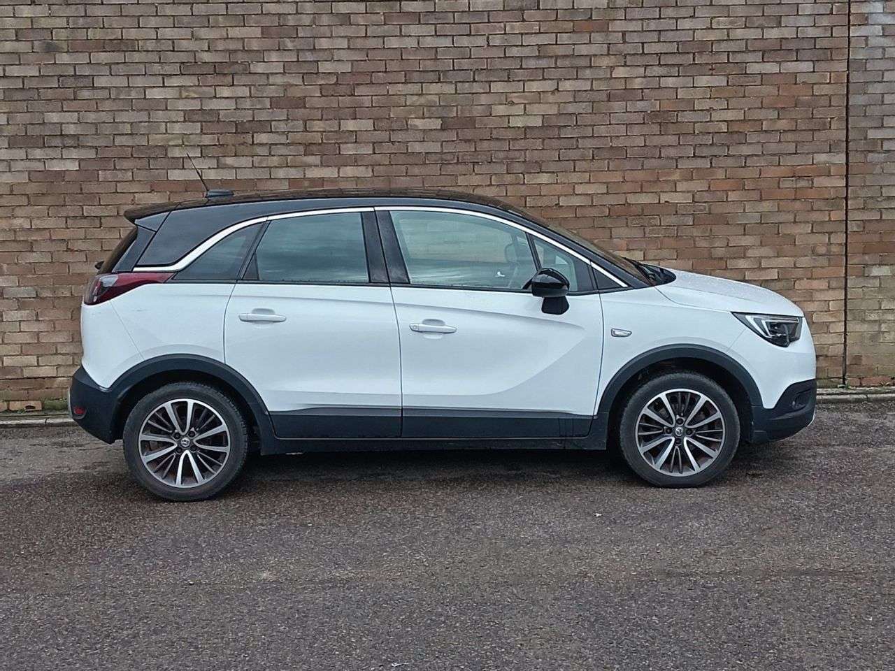 A 2020 VAUXHALL CROSSLAND X 1.2 Turbo GPF Elite SUV 5dr Petrol Manual Euro 6 (s/s) (130 ps) A 2020 VAUXHALL CROSSLAND X 1.2 Turbo GPF Elite SUV 5dr Petrol Manual Euro 6 (s/s) (130 ps)