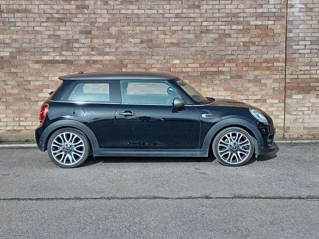 A 2018 MINI HATCH 1.5 Cooper Seven Hatchback 3dr Petrol Manual Euro 6 (s/s) (136 ps) A 2018 MINI HATCH 1.5 Cooper Seven Hatchback 3dr Petrol Manual Euro 6 (s/s) (136 ps)