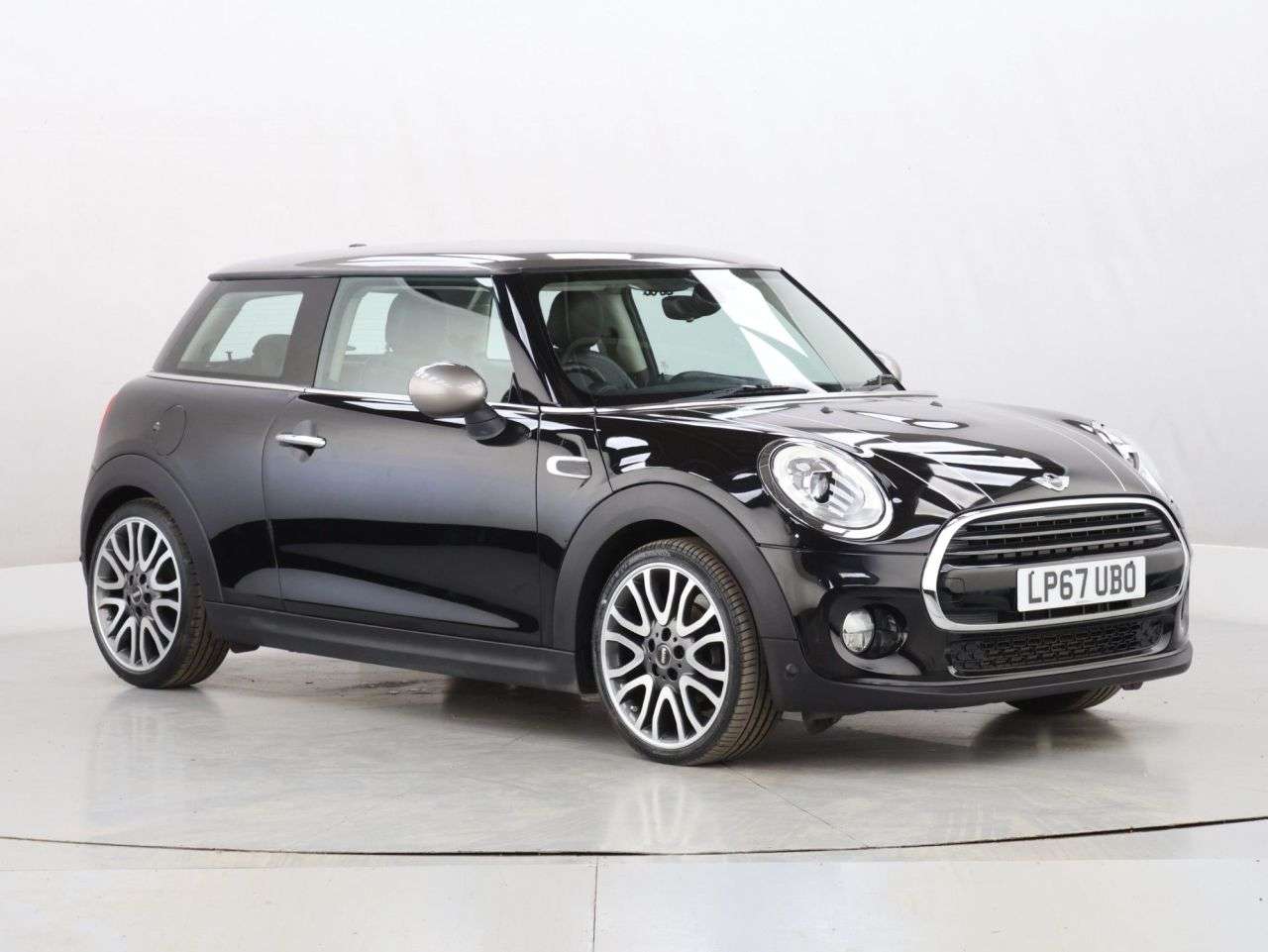 A 2018 MINI HATCH 1.5 Cooper Seven Hatchback 3dr Petrol Manual Euro 6 (s/s) (136 ps) A 2018 MINI HATCH 1.5 Cooper Seven Hatchback 3dr Petrol Manual Euro 6 (s/s) (136 ps)