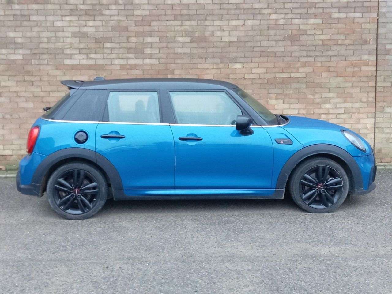 A 2022 MINI HATCH 2.0 Cooper S Sport Hatchback 5dr Petrol Manual Euro 6 (s/s) (178 ps) A 2022 MINI HATCH 2.0 Cooper S Sport Hatchback 5dr Petrol Manual Euro 6 (s/s) (178 ps)