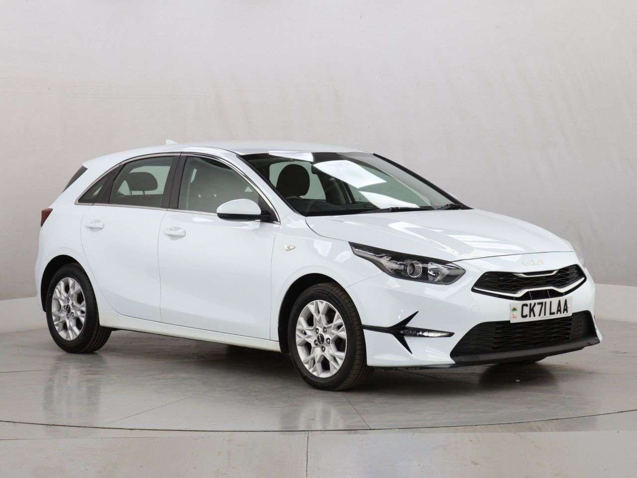 A 2021 KIA CEED 1.0 T-GDi 2 Hatchback 5dr Petrol Manual Euro 6 (s/s) (118 bhp) A 2021 KIA CEED 1.0 T-GDi 2 Hatchback 5dr Petrol Manual Euro 6 (s/s) (118 bhp)