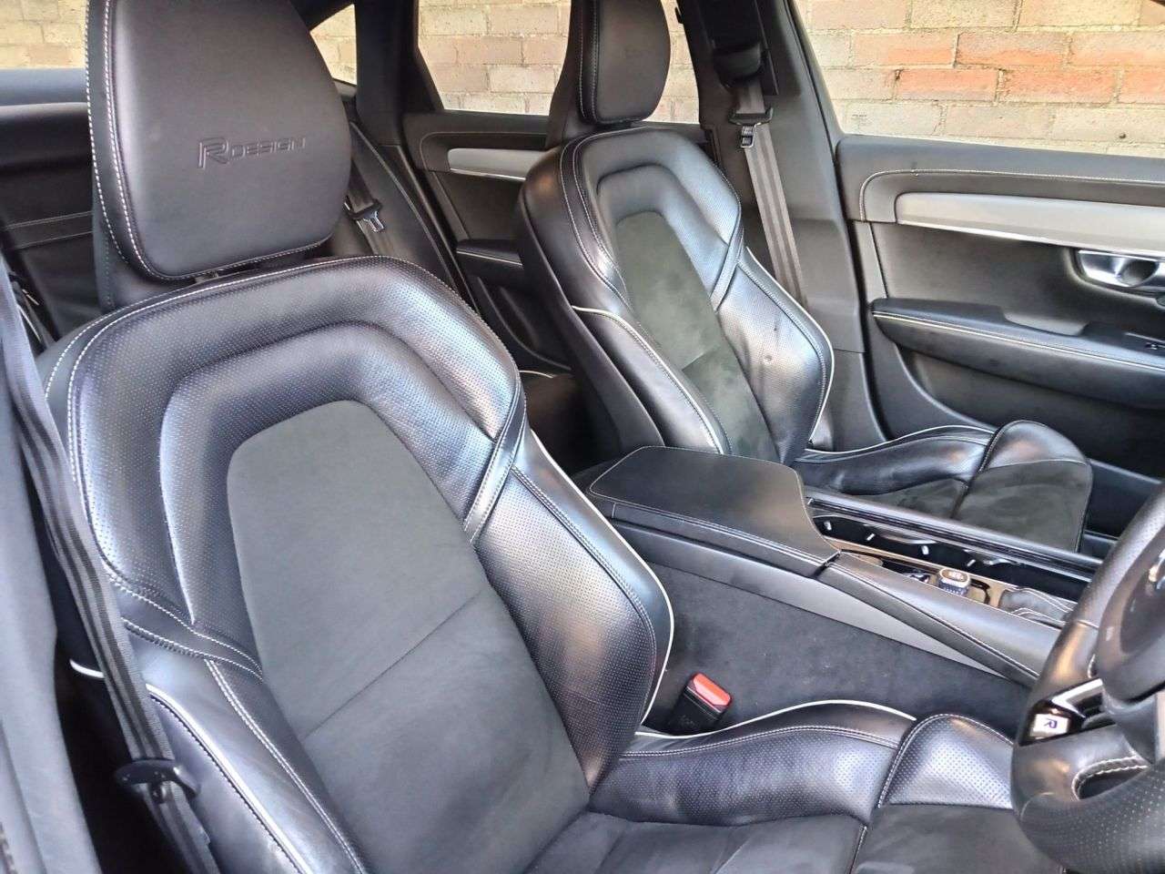 A 2018 VOLVO S90 2.0 D4 R-Design Saloon 4dr Diesel Auto Euro 6 (s/s) (190 ps) A 2018 VOLVO S90 2.0 D4 R-Design Saloon 4dr Diesel Auto Euro 6 (s/s) (190 ps)