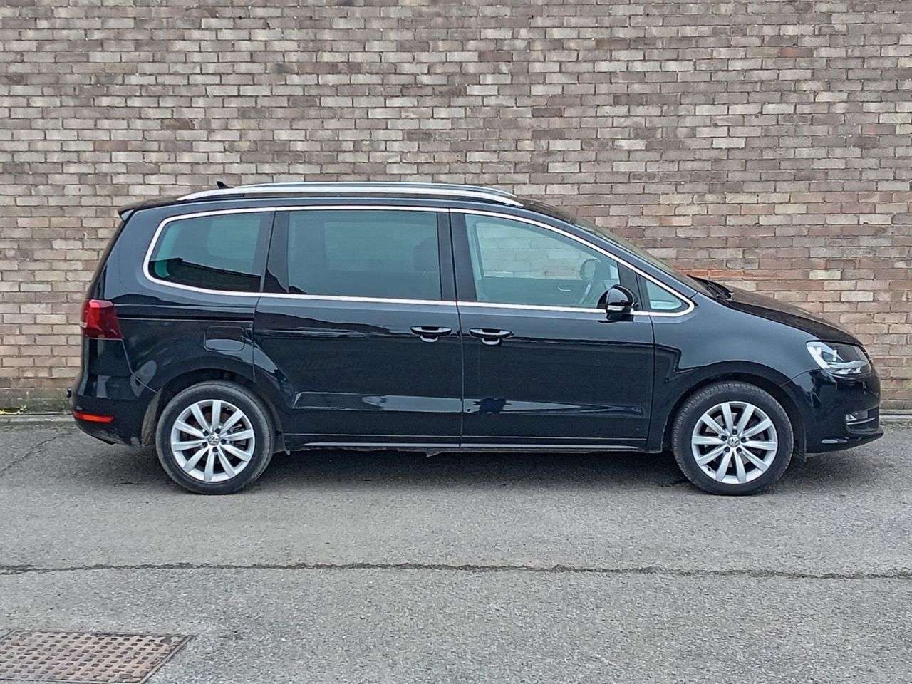 A 2020 VOLKSWAGEN SHARAN 2.0 TDI SEL MPV 5dr Diesel DSG Euro 6 (s/s) (150 ps) A 2020 VOLKSWAGEN SHARAN 2.0 TDI SEL MPV 5dr Diesel DSG Euro 6 (s/s) (150 ps)
