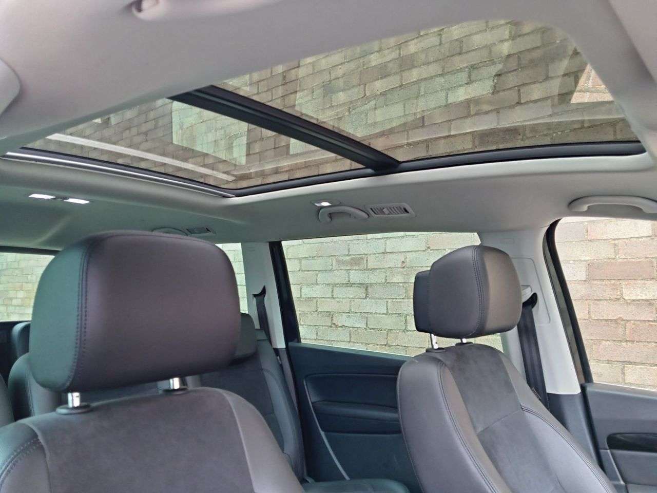 A 2020 VOLKSWAGEN SHARAN 2.0 TDI SEL MPV 5dr Diesel DSG Euro 6 (s/s) (150 ps) A 2020 VOLKSWAGEN SHARAN 2.0 TDI SEL MPV 5dr Diesel DSG Euro 6 (s/s) (150 ps)