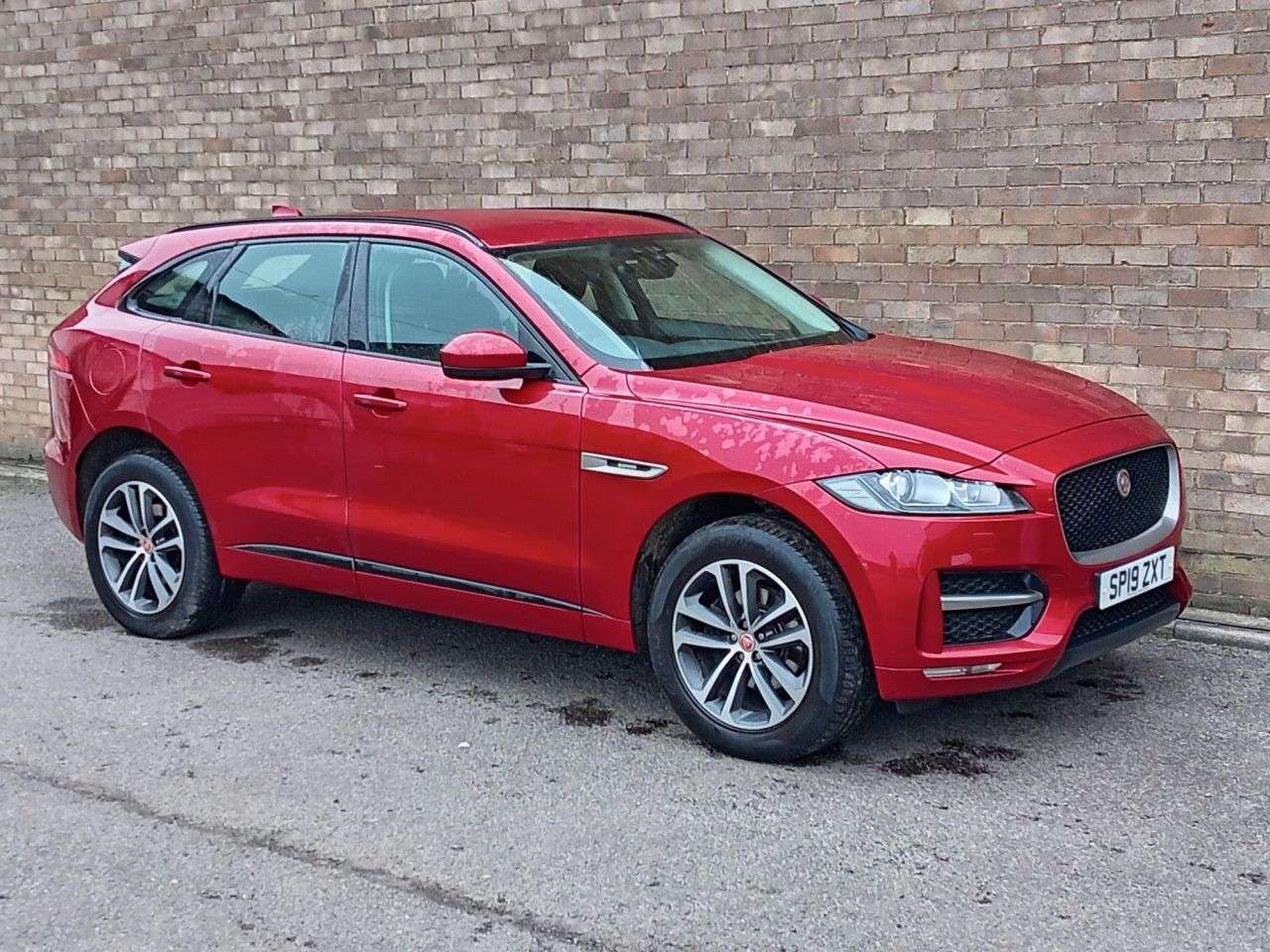 A 2019 JAGUAR F-PACE 2.0 D180 R-Sport SUV 5dr Diesel Auto AWD Euro 6 (s/s) (180 ps) A 2019 JAGUAR F-PACE 2.0 D180 R-Sport SUV 5dr Diesel Auto AWD Euro 6 (s/s) (180 ps)