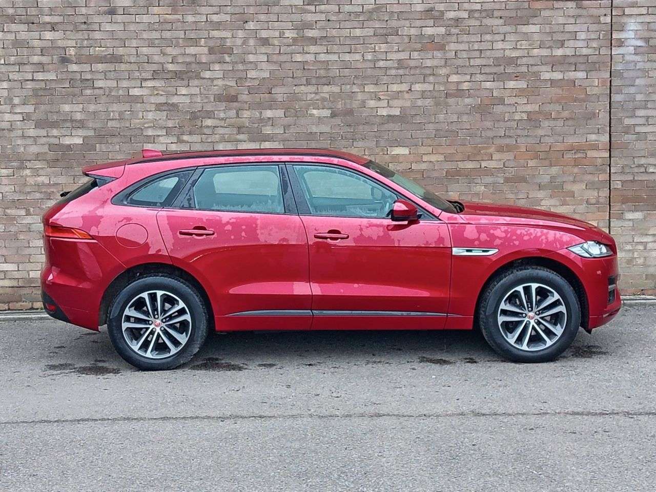 A 2019 JAGUAR F-PACE 2.0 D180 R-Sport SUV 5dr Diesel Auto AWD Euro 6 (s/s) (180 ps) A 2019 JAGUAR F-PACE 2.0 D180 R-Sport SUV 5dr Diesel Auto AWD Euro 6 (s/s) (180 ps)