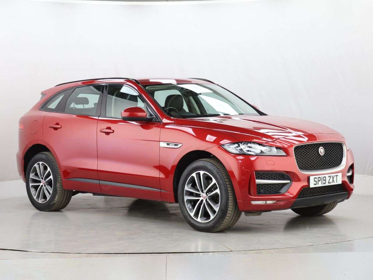 A 2019 JAGUAR F-PACE 2.0 D180 R-Sport SUV 5dr Diesel Auto AWD Euro 6 (s/s) (180 ps) A 2019 JAGUAR F-PACE 2.0 D180 R-Sport SUV 5dr Diesel Auto AWD Euro 6 (s/s) (180 ps)
