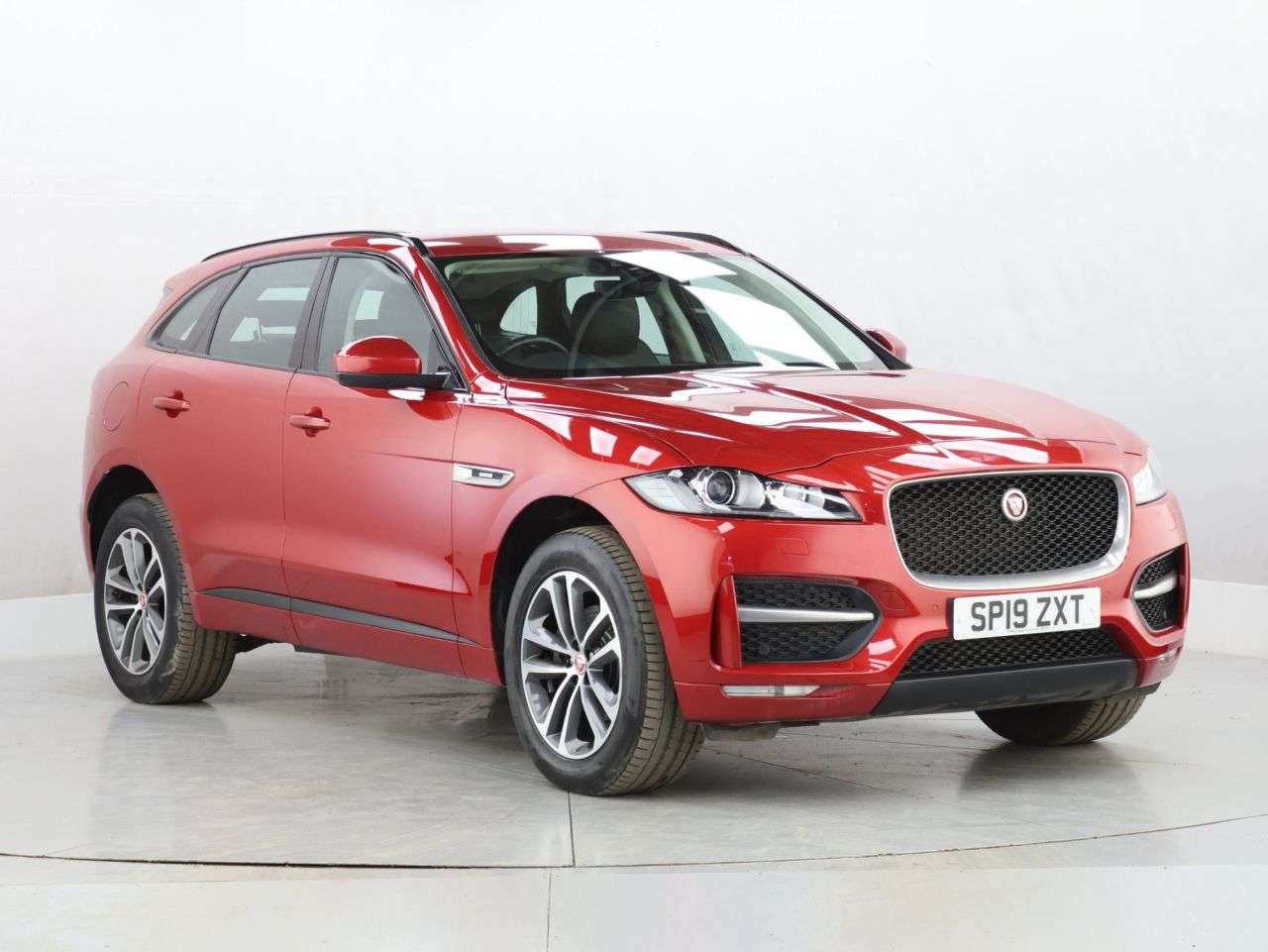 A 2019 JAGUAR F-PACE 2.0 D180 R-Sport SUV 5dr Diesel Auto AWD Euro 6 (s/s) (180 ps) A 2019 JAGUAR F-PACE 2.0 D180 R-Sport SUV 5dr Diesel Auto AWD Euro 6 (s/s) (180 ps)