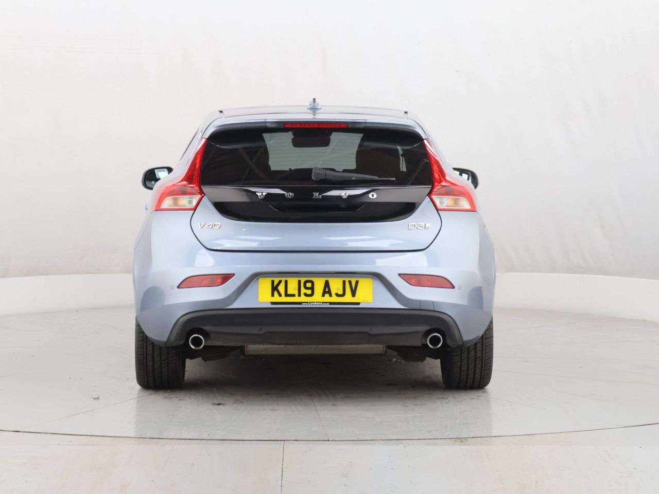 2019 VOLVO V40 2019 VOLVO V40