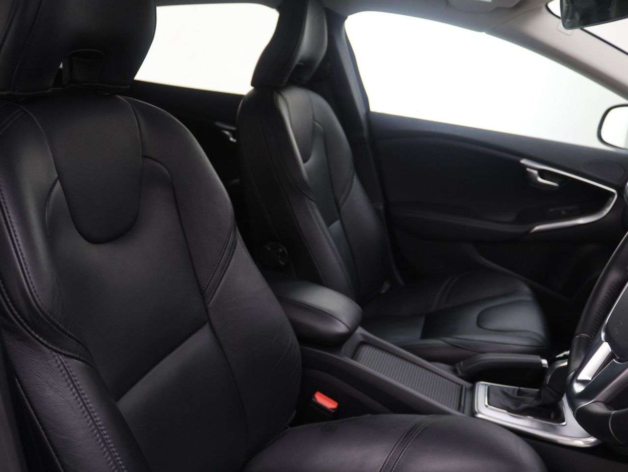 2019 VOLVO V40 2019 VOLVO V40