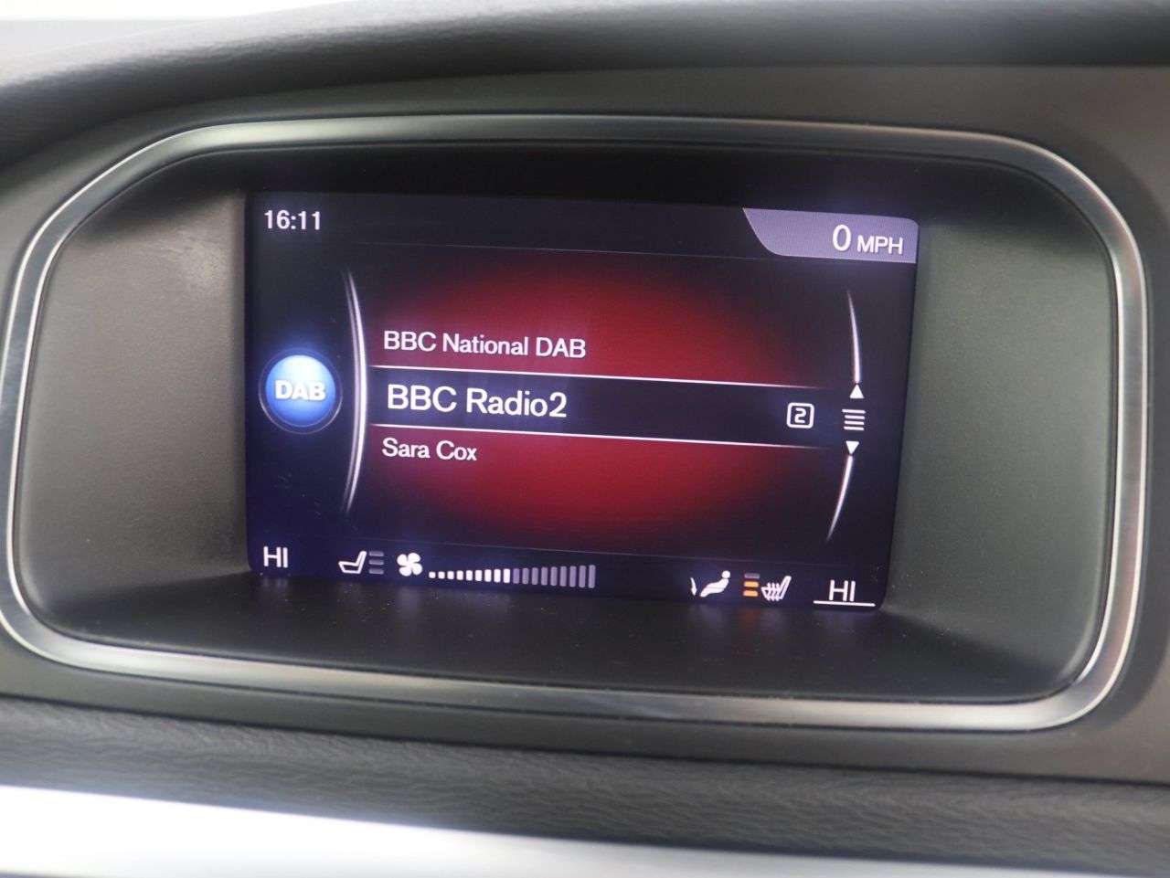 2019 VOLVO V40 2019 VOLVO V40