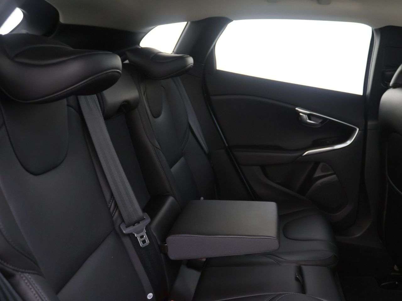 2019 VOLVO V40 2019 VOLVO V40